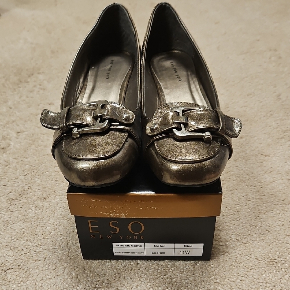 Women's Metallic Shoes - Low Heel - Bronze Color - Brand NEW - Size 11Wide